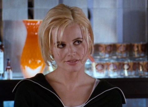 Geena Davis Geena Davis 90s, Genna Davis, Short Hair Celebrities, Celebs With Short Hair, Earth Girl, Sam I Am, Celebrity Short Hair, Geena Davis, Jeff Goldblum