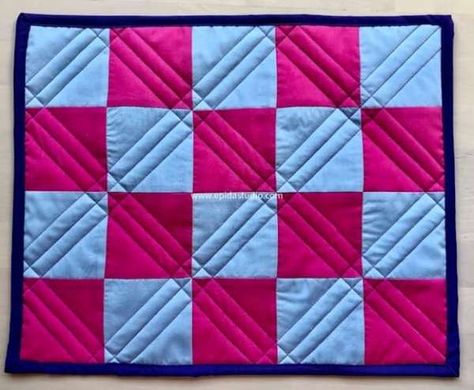 How to Machine Quilt Simple Straight Diagonal Lines – Quilting Quilt Simple, Simple Quilting, Walking Foot Quilting, Beginner Quilt, Layer Cake Quilts, Machine Quilting Patterns, Quilting Designs Patterns, Straight Line Quilting, Diagonal Lines