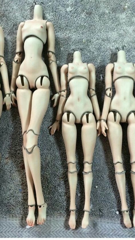 Bjd with suede leather glued into the joints of the bjd body Porcelain Doll Joints, Bjd Doll Blueprint, Bjd Dolls Body Base, Diy Bjd Doll Joints, Bjd Body Sculpting, Bjd Dolls Base, Bjd Body Types, Doll Joints Drawing, Ball Jointed Doll Base