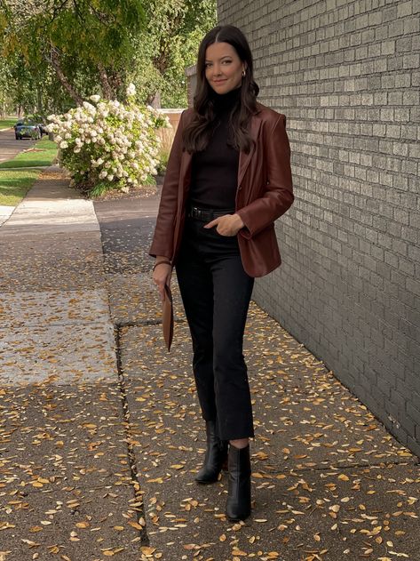 How To Style a Leather Blazer | Fall Outfit Ideas - Cassie Sethna Leather Jacket Business Outfit, Brown Satin Blazer Outfit, Dark Brown Leather Blazer Outfit, How To Style A Leather Blazer, Brown Leather Jacket Outfit Fall, Blazer Marron Outfit, How To Style A Brown Leather Jacket, Tan Leather Blazer Outfit, Brown Blazer Outfits For Women