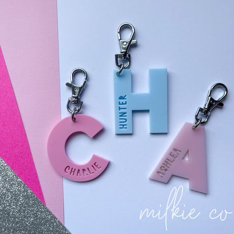 Kids Bag Tag All Products Polymer Clay Name Tags, 3d Printed Gifts, Kids Bag Tags, Gift Bag Tags, Useful 3d Prints, Personalized Bag Tags, Acrylic Accessories, Drukarka 3d, Personalised Keyrings