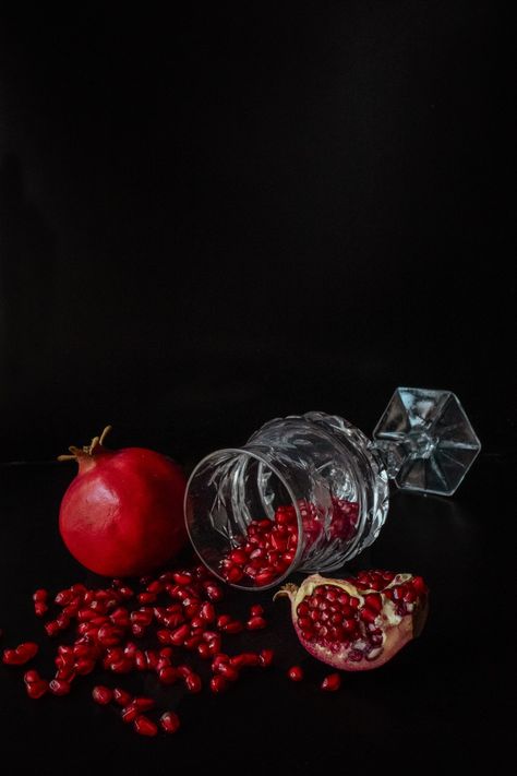 Good Night Love Pictures, Lenten Recipes, Life Drawing Reference, Food Art Photography, Pomegranate Oil, Pomegranate Fruit, Dance Paintings, Object Photography, Life Paint