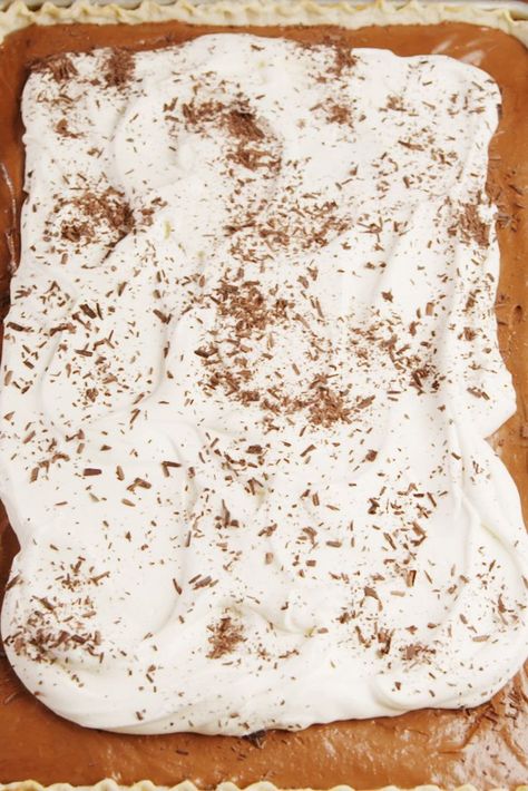 French Silk Pie vertical French Silk Slab Pie, French Silk Pie Recipe, Silk Pie Recipe, Slab Pie Recipes, Festive Holiday Desserts, Chocolate Silk Pie, Christmas Spread, Thanksgiving Pie Recipes, French Silk Pie