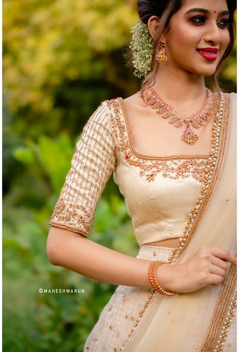 Off-white traditional half saree - ANJUSHANKAR Traditional Half Saree, Kerala Saree Blouse, Hairstyles For Indian Wedding, Onam Outfits, Dress Stitching, Princess Cut Blouse, Indian Engagement, Langa Voni, Lehenga Saree Design