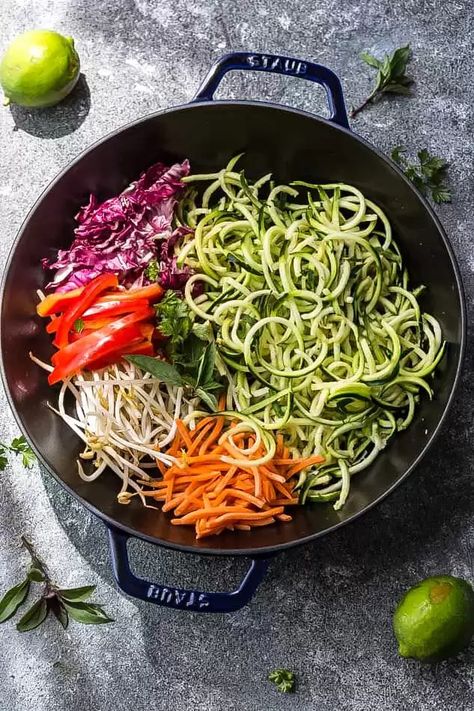 Thai Zoodles, Spiralizer Recipes Healthy, Pad Thai Recipe Authentic, Garden Zucchini, Low Carb Options, Pad Thai Sauce, Chow Mein Recipe, Thai Sauce, Pad Thai Recipe