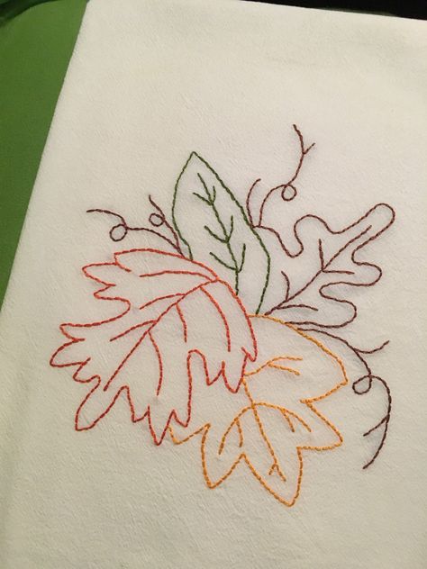 Embroidered Fall Leaves, Fall Leaves Embroidery, Embroidery Pumpkin, Towel Embroidery Designs, Tea Towels Embroidery, Bordados Tambour, Fall Embroidery Designs, Hand Embroidery Patterns Free, Towel Embroidery