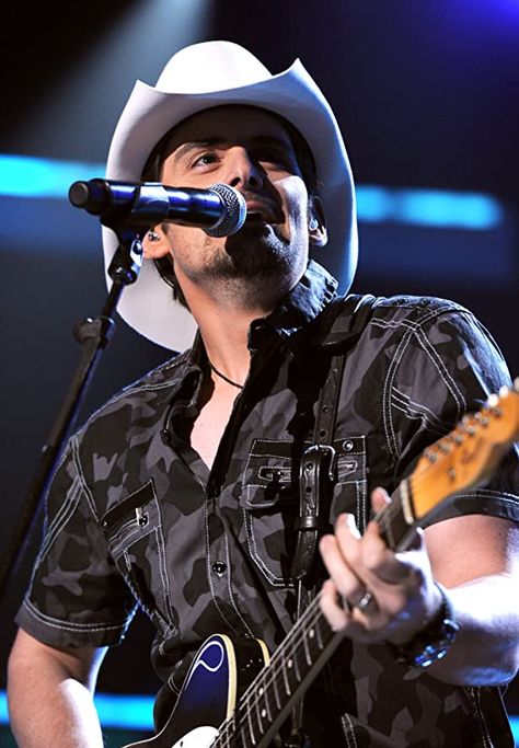 Country Celebrity, Music Country, Country Music Photography, Hospital Pictures Accident, Brad Paisley Songs, Old Time Country Music Singers, American Music Awards 2022, Hospital Pictures, Country Musicians