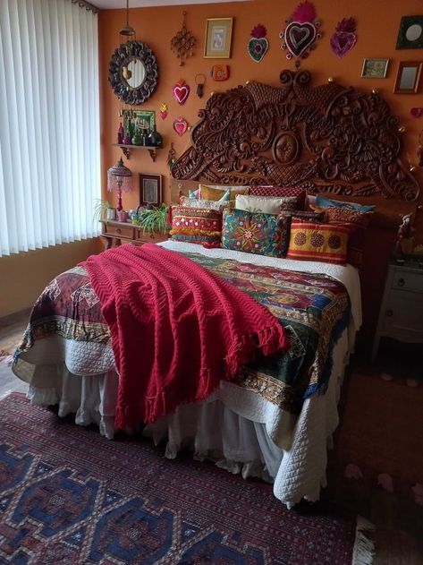 Mexican Boho Aesthetic, Boho Mexican Decor Bedroom, Hacienda Room Decor, Modern Mexican Decor Bedroom, Bedroom Ideas Mexican Style, Mexican Style Bedroom Master Suite, Mexican Dorm Room Ideas, Mexican Style Room Decor, Talavera Bedroom