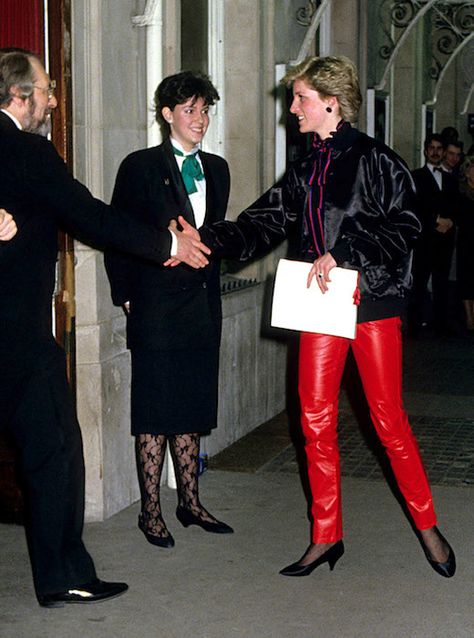 Royal women wearing leather! All the pictures of Kate Middleton, Meghan Markle and Princess Beatrice as biker chicks - Photo 6 Red Leather Pants, Princess Diana Fashion, Princess Diana Pictures, Princes Diana, Diana Fashion, Princess Beatrice, Duchess Of York, Lady Diana Spencer, Diana Spencer