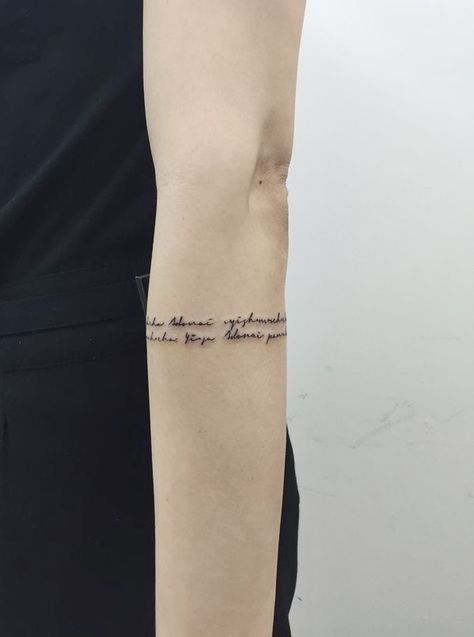 Armband Tattoo With Writing, Script Arm Band Tattoo, Wrap Around Text Tattoo, Name Wrapped Around Arm Tattoo, Wrap Around Quote Tattoo, Arm Rap Tattoo, Quote Wrapped Around Arm Tattoo, Word Band Tattoo, Word Bracelet Tattoo