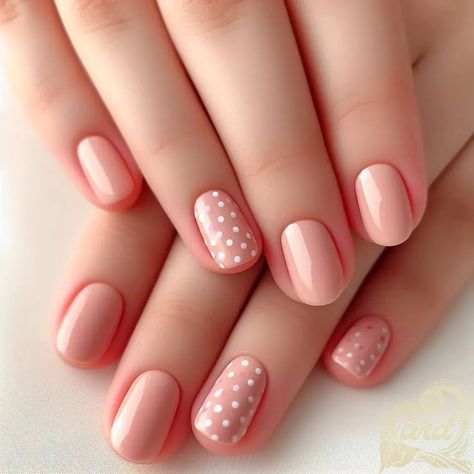 Natural Nails With Dots, Short Polka Dot Nails, Girly Diy, Royal Nails, Polka Dot Nail Designs, Girly Nails, Dot Nails, Manicure Nail Designs, Hello Nails