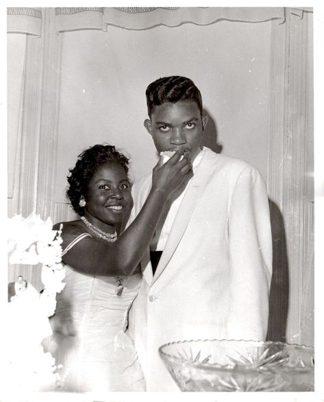 Vintage Bridal Fashion, Black Brides, 1960s Wedding, African American Fashion, African American Weddings, Vintage Wedding Photos, Beautiful Beach Wedding, Vintage Black Glamour, Black Photography