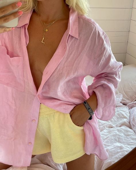 Lovisa Wallin on Instagram: “From my camera roll🌈💗🌸” Outfit Rosa, Italian Summer Outfits, Stile Hijab, Mode Zara, Skandinavian Fashion, Chique Outfits, Looks Street Style, Mode Inspo, 가을 패션