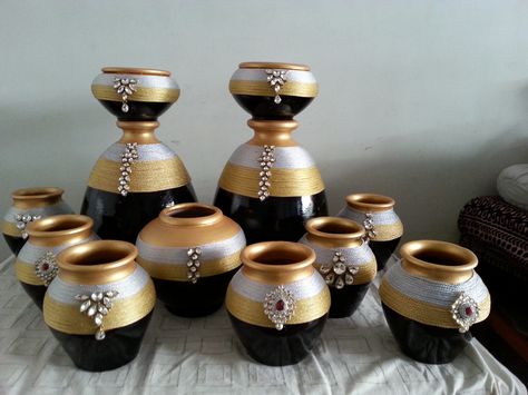 Kalash Decoration, Diwali Decoration Items, Diwali Decorations At Home, Pot Painting, Diy Diwali Decorations, Painted Pots Diy, Diy Glass Bottle Crafts, Glass Bottles Art, Pottery Painting Designs