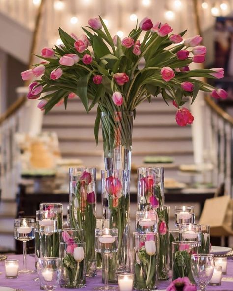 Tulip Centerpieces Wedding, Tulip Decorations, Wedding Tulips, Centerpiece Arrangements, Tulip Centerpiece, Wildflower Centerpieces, Spring Wedding Outfit, Wedding Flowers Tulips, Purple Centerpieces