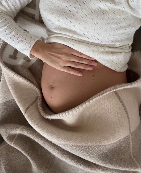 Maria Kragmann, Pregnancy Belly Photos, Cute Pregnancy Pictures, Belly Photos, Aesthetic Baby, Baby Tumblr, Baby Belly, Dream Baby, Pregnant Mom