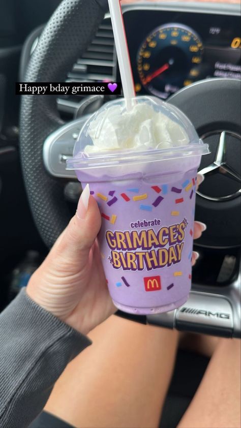 Mcdonalds Milkshake, Fun Halloween Drinks, Squishy Food, Grimace Shake, Birthday Party Accessories, Simple Birthday Decorations, Usa Food, How To Order Starbucks, Shakes Drinks