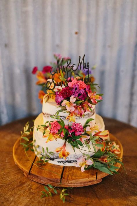 Cake With Fresh Flowers, Jasmine Wedding, Mexican Themed Weddings, 50th Cake, Fresh Flower Cake, Floral Wedding Cake, Australian Wedding, Boda Mexicana, Fall Wedding Cakes