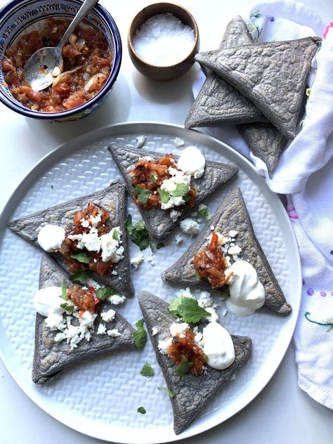 Tetelas de Maíz Azul (Blue Corn Tetelas) - Mexican Food Memories Blue Corn Recipes, Masa Recipes, Blue Corn Tortillas, Diner Ideas, Southwestern Recipes, Latin American Food, Shape Sort, Blue Corn, Happy Kitchen