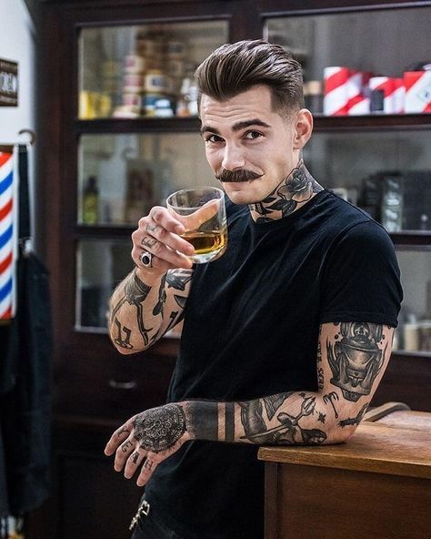 Bread Hairstyles, Fashion Poetry, Barba Hipster, Man With Tattoos, Tato Tradisional, Mustache Styles, Drink Glasses, Mens Hairstyles Thick Hair, Facial Tattoos