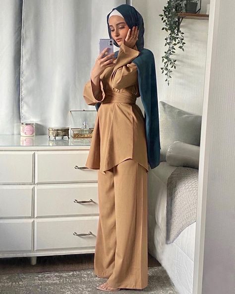 Elegant Pose, Modest Outfits Muslim, Outfits Muslim, Estilo Hijab, Stile Hijab, Hijab Fashionista, Mode Turban, Modest Fashion Hijab, Muslim Outfits Casual