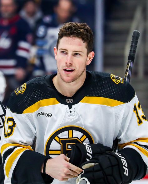 Charlie Coyle, Jeremy Swayman, Boston Bruins Hockey, Bruins Hockey, Hockey Boys, Nhl Players, Boston Bruins, Hockey Teams, Lady And Gentlemen