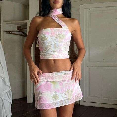 Pink Floral Matching Set https://pinklimes.co.uk/products/pink-floral-matching-set-1 PinkLimes #streetwear #y2k #y2kfashion #y2kaesthetic #slay #kawaii #offensiveslogan #babytee #croptop #indiegirl #trendingfashion #2000s #naughties #90s #streetweardaily Skirtall Outfit, Floral Print Short Dress, Outfits Skirt, Spring Skirt, Skirt Styles, Dirndl Outfit, Dress Skirts, Skirts Outfits, Floral Skirts