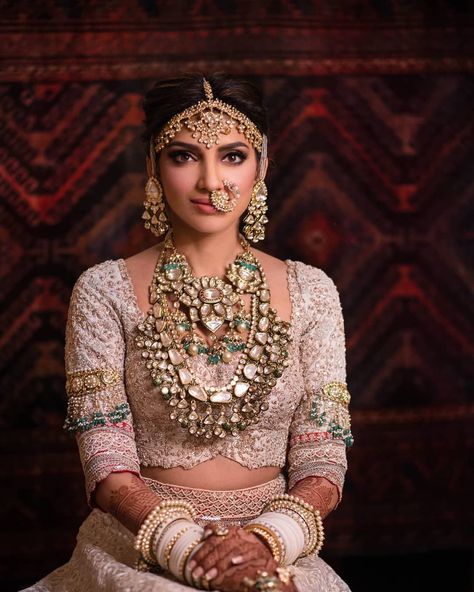 These Brides Wore A White Choora And Nailed Their Wedding Look Bridal Chura, Bridal Makeup Images, Indian Bridal Photos, Indian Wedding Planning, Indian Woman, Indian Bridal Outfits, Bridal Blouse Designs, Indian Wedding Jewelry, Bridal Jewellery Indian