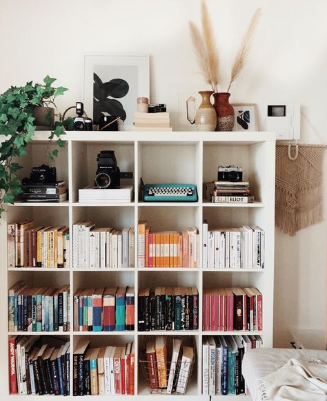 Juliette (@silverspies) • Instagram photos and videos Kallax Bookshelf Styling, Kallax Bookshelf, Room Of One's Own, Kallax Ikea, Shelf Styling, Home Library, Aesthetic Bedroom, Dream Room, New Room