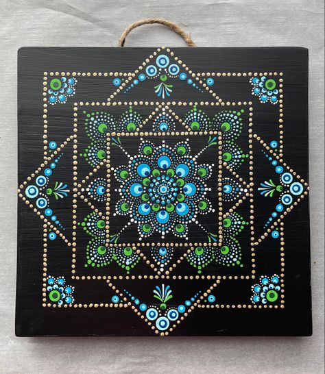 Square Mandala Dot Painting, Dot Painting On Square Canvas, Square Mirror Mandala Art, Square Dot Painting, Square Painting Acrylic, Mandala Art On Square Canvas, Square Dot Art, Mandala Art In Square, Mandala On Square Canvas