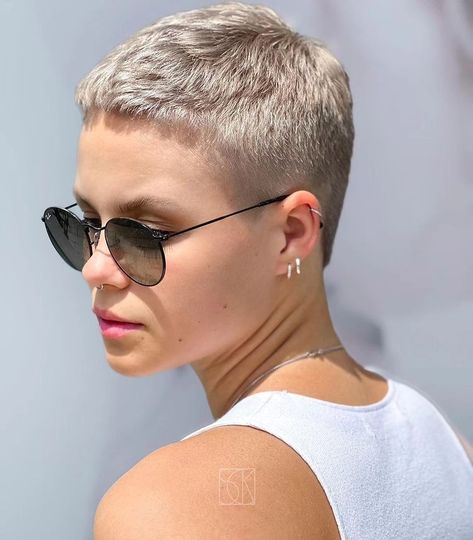 cropped2perfection | You know that when @asahlebec and @sanja_carica_karasman team up that the finished cut is going to be special. I am really enjoying seeing… | Instagram Really Short Haircuts, Shorthair Haircut, Really Short Hair, Lee Curtis, Jamie Lee Curtis, Jamie Lee, Very Short Hair, Short Haircuts, Pixie Cut