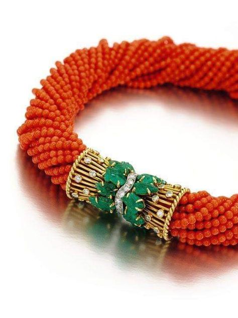 Coral Jewellery, Bijoux Art Deco, Duchess Of Windsor, Cartier Necklace, Emerald Bracelet, Diamond Choker, Cartier Jewelry, Coral Jewelry, Emerald Necklace