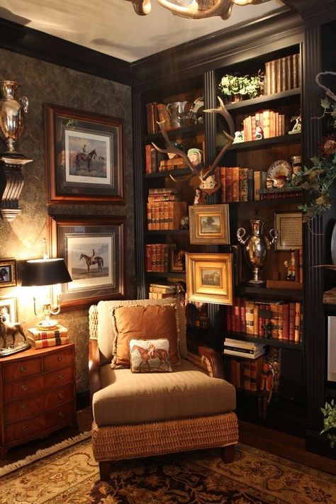 Equestrian Chic, English Country Decor, Home Library Design, Home Libraries, Chic Interior, World Of Interiors, Design Living Room, Reading Room, English Cottage