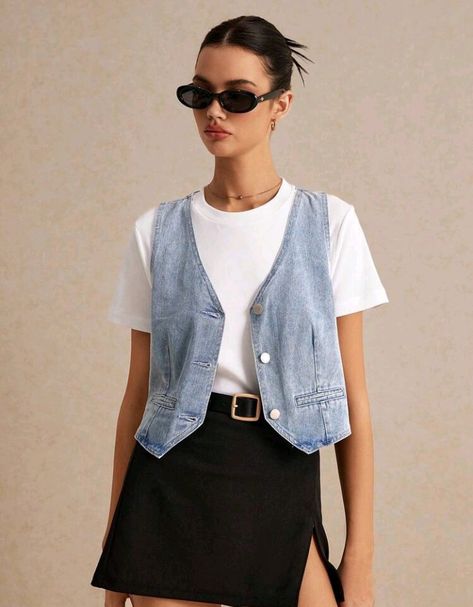 Denim Shirt Outfit Women, Denim Vest Outfit, Denim Shirt Outfit, Outfit Primavera, Womens Sleeveless Tops, Outfit Jeans, Thrift Fashion, Causual Outfits, Vest Outfits