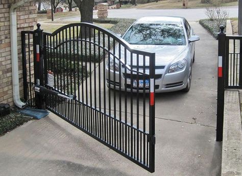 single driveway gate Driveway Gate Diy, Iron Gates Driveway, Electric Driveway Gates, Automatic Gates Driveways, Driveway Fence, Metal Driveway Gates, Diy Driveway, Gate Openers, Driveway Entrance