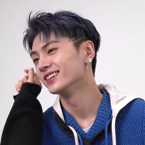 Jay Enhypen Jay Blue, Txt Enhypen, Jay Enhypen, The Embrace, Jay Park, Perfect Boy, Boyfriend Pictures, K Idols, Blue Hair