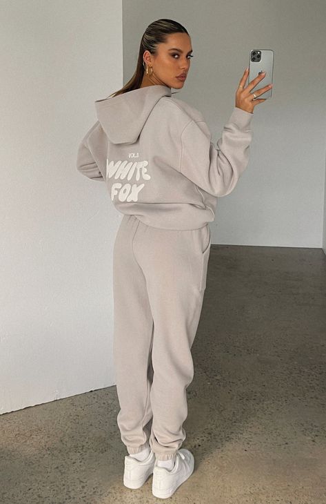 Fox Hoodie, Fox Dress, Sweat Sets, Tracksuit Outfit, Sweatpants Outfit, Sweat Set, Hoodie And Sweatpants, White Fox, Clothing Patterns