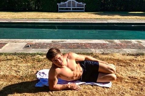 Arthur Chatto, son of Lady Sarah Chatto's son! Arthur Chatto, The Next Prince, Lady Sarah Chatto, Hiit Workout Videos, Eton College, Thirst Trap, One Twitter, Insta Followers, Princess Margaret