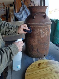 Milk Can Decor, Old Milk Cans, Vintage Milk Can, Deco Champetre, Old Metal, Vintage Side Table, Old Dressers, Dust Collector, Milk Cans