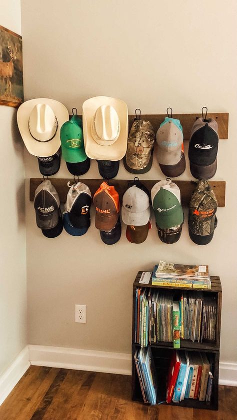 Hat Hooks For Boys Room, Rustic Hat Rack Diy, Boys Room Hat Display, Cowboy Hat Storage Ideas Diy, Rustic Teenage Boys Room, Boys Hat Storage, Boys Western Bedroom Ideas, Western Boy Bedroom, Western Little Boys Room