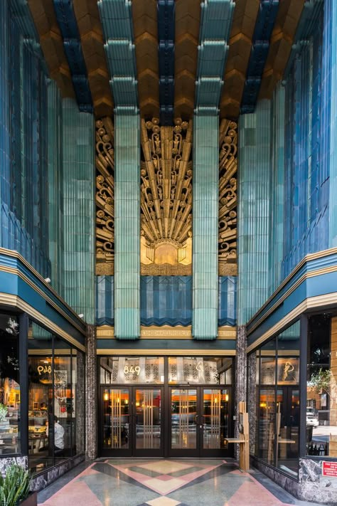 Eastern Columbia Building, Art Deco Entrance, Art Deco City, Art Deco Aesthetic, Architecture Classic, City Of Los Angeles, Art Deco Artwork, Theater District, Art Deco Interior Design