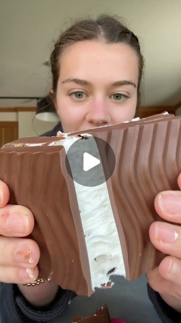 Elise Brulotte on Instagram: "s’mores stuffed chocolate bar pt 2 🍫" Stuffed Chocolate Bar Recipe, Chocolate Bar Filling Ideas, Stuffed Chocolate Bar, Filled Chocolate Bars, Homemade Smores, Tart Chocolate, Custom Chocolate Bars, Chocolate Bar Recipe, Marshmallow Chocolate