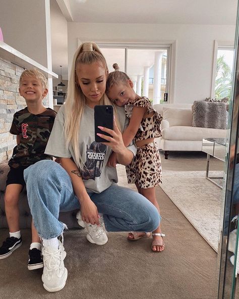 Couple With Baby, Tammy Hembrow, Kids Goals, Moms Goals, Motherhood Photography, Mommy And Son, Twin Mom, Future Family, Future Mom