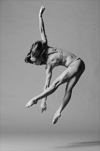 Shoulders and arms Aerial Silk, Dance Aesthetic, Dance Like No One Is Watching, Dance Movement, Foto Art, Dance Photos, Dance Life, Modern Dance, Dance Art