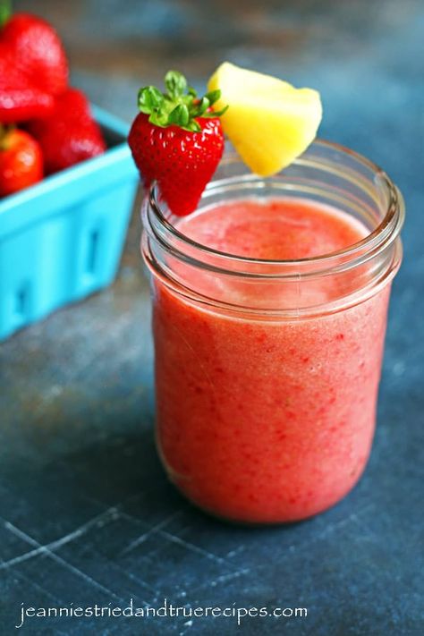 Strawberry Pineapple Smoothie Strawberry Pinapple Smoothie Recipe, Frozen Pineapple Smoothie, Strawberry And Pineapple Smoothie, Pineapple And Strawberry, Strawberry Pineapple Smoothie, Smoothie Strawberry, Banana Apple Smoothie, Tried And True Recipes, Workout Recovery