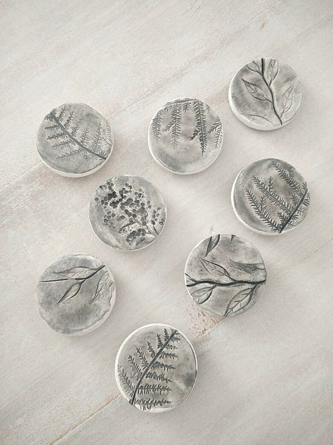 Fall Art Projects, Air Dry Clay Projects, Polymer Clay Bracelet, Clay Bracelet, Fimo Clay, Polymer Clay Projects, Polymer Clay Creations, Polymer Clay Tutorial, Handmade Christmas Ornaments