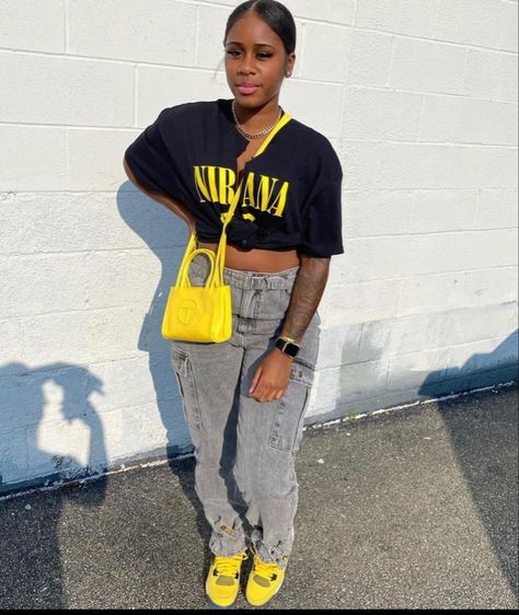 Jordan 4 Black And Yellow Outfit, Black And Yellow Outfit Streetwear, Black And Yellow Shoes Outfit, Black And Yellow Outfit Black Women, Yellow Jordan Outfit, Yellow 4s Outfit, Outfit With Yellow Shoes, Yellow Shoes Outfit, 4s Outfit