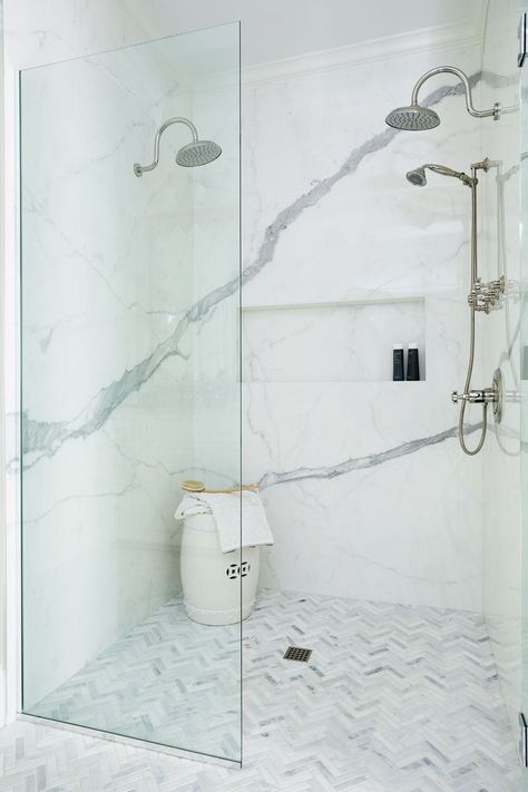 Amazing Master Bathrooms, Open Showers, Marble Showers, Shower Floor Tile, Bathroom Shower Tile, Bathroom Remodel Shower, Shower Tile Designs, Marble Bathroom, Shower Design