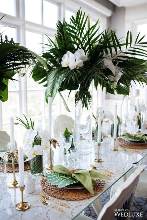 Ceremony Centerpieces, Glasses Photography, White Party Theme, Dorothy Draper, Tafel Decor, Photography Flowers, Flower Centerpieces Wedding, Pink Orchids, Calla Lilies