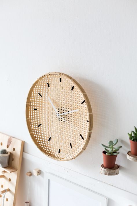 Make a DIY Embroidered Basket Clock | Fall For DIY Embroidered Basket, Diy Posts, Easter Basket Diy, Diy Clock, Diy Interior, Modern Diy, Ikea Hacks, Easter Diy, Ikea Hack